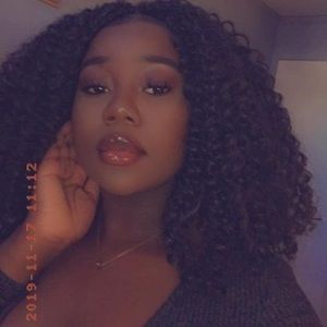 Meet your Posher, Christina